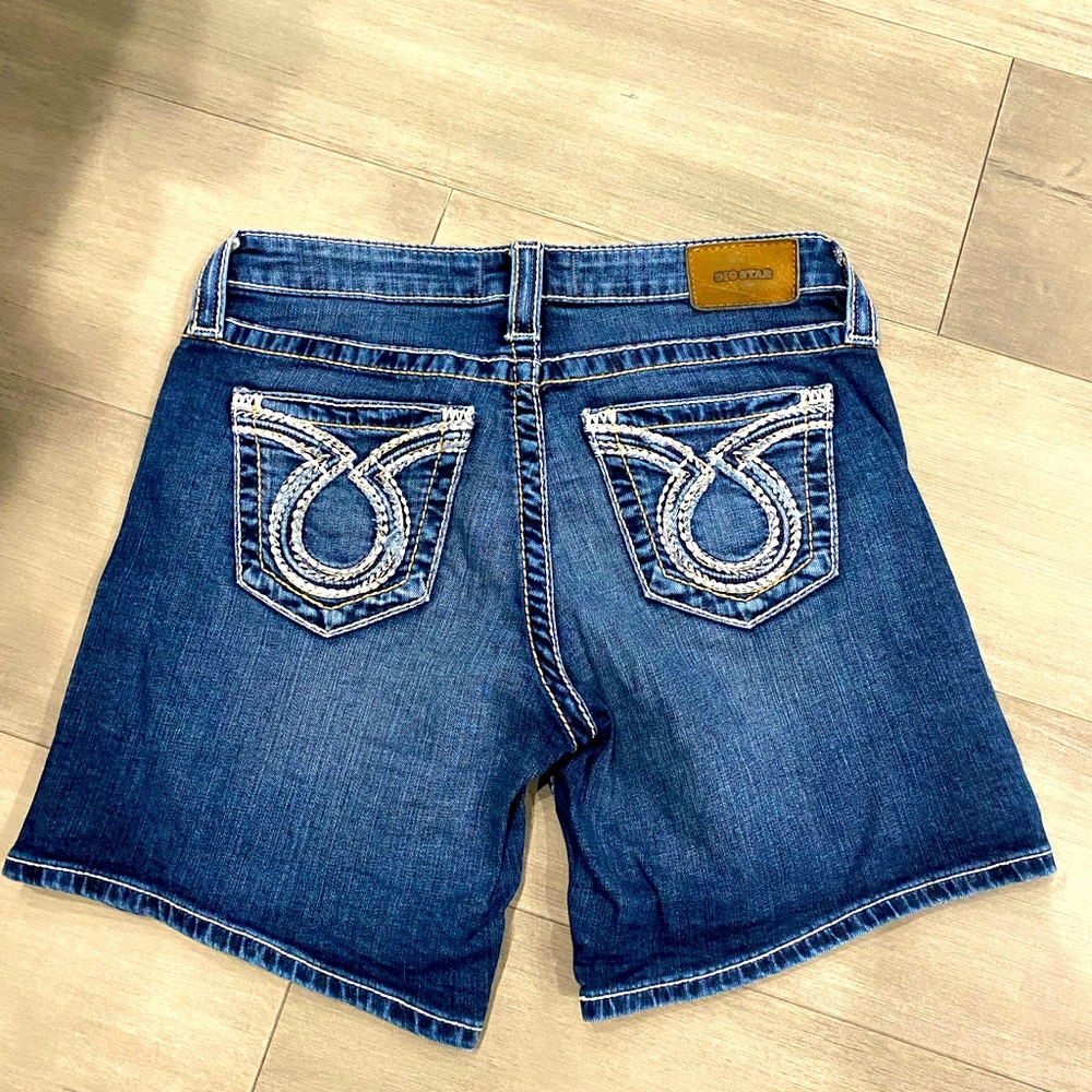 Big Star - Size 27 - 7” Leg Length - Like New
